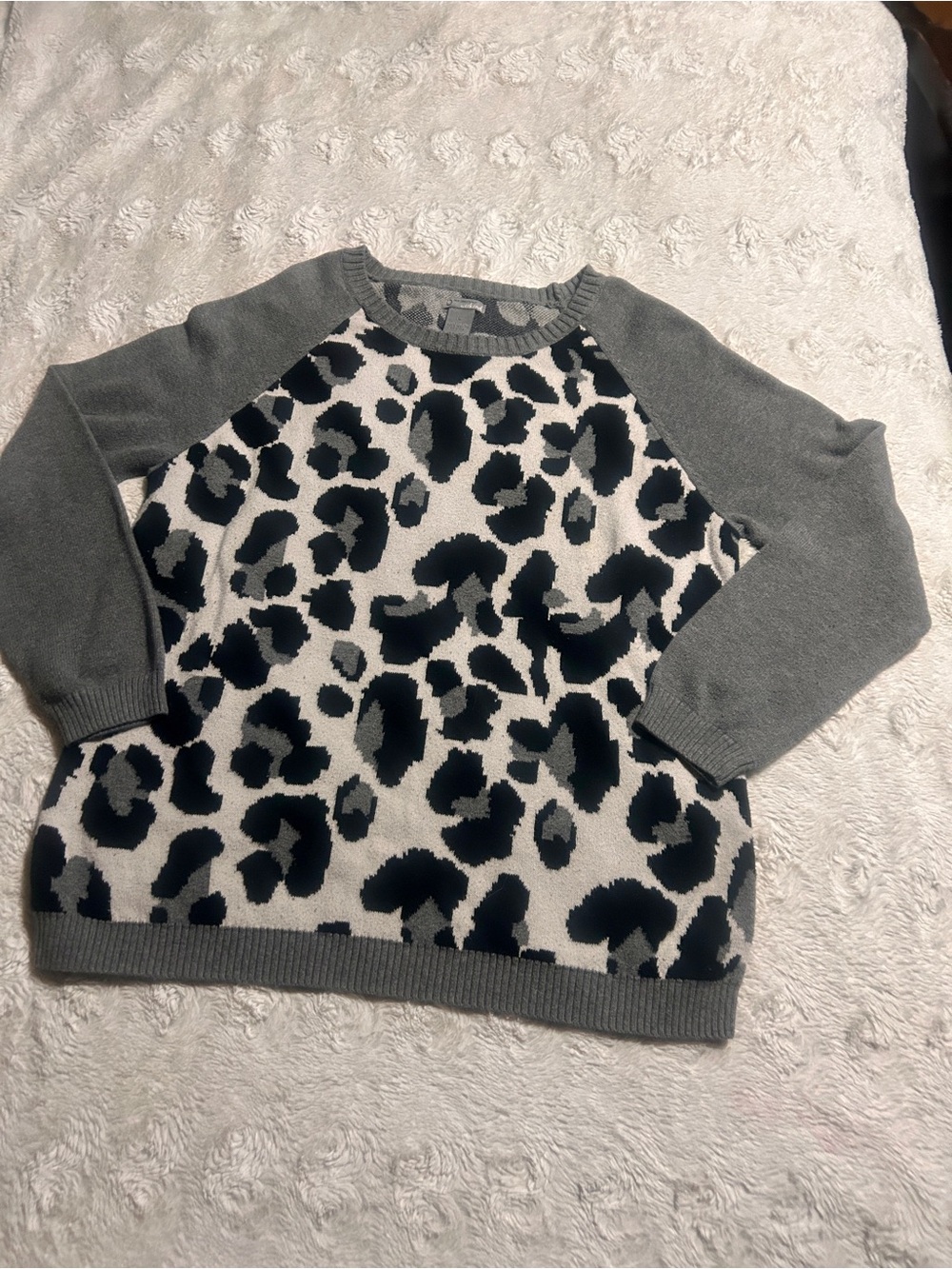 New Directions Gray and Black Leopard Print Sweater Large